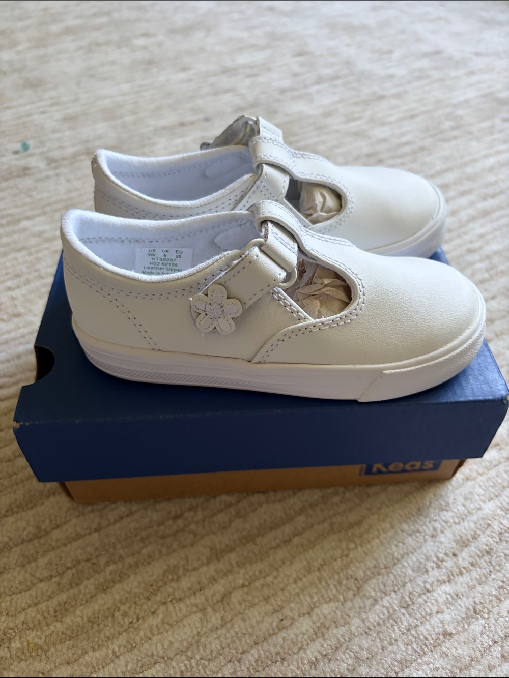 New in box Toddler size 9 Keds wide Daphne white leather girls shoes
